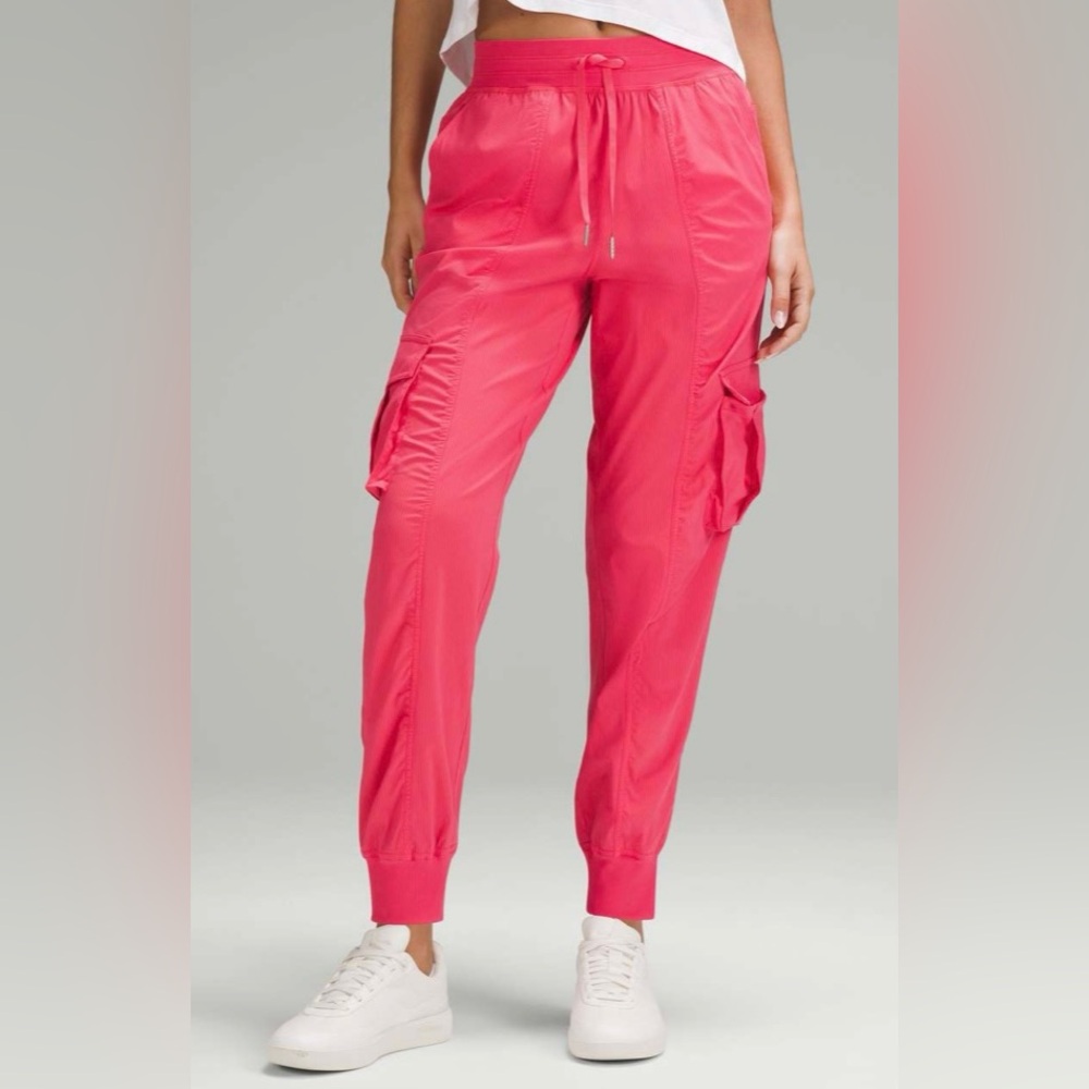 Lululemon NWT Dance Studio Relaxed Fit Mid Rise Cargo Joggers Glazed Pink Size M